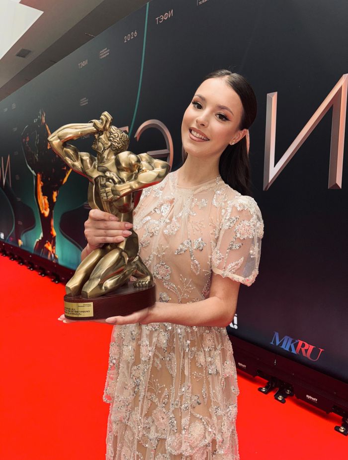Anna Shcherbakova (sinh năm 2004) từ lâu đã được mệnh danh là "thiên thần sân băng" của nước Nga. Cô đạt hàng loạt thành tích ấn tượng ở độ tuổi rất trẻ: nhà vô địch Olympic 2022 ở nội dung đơn nữ, nhà vô địch thế giới 2021, vô địch châu Âu 2022 và là nhà vô địch quốc gia Nga 3 lần (2019-2021).