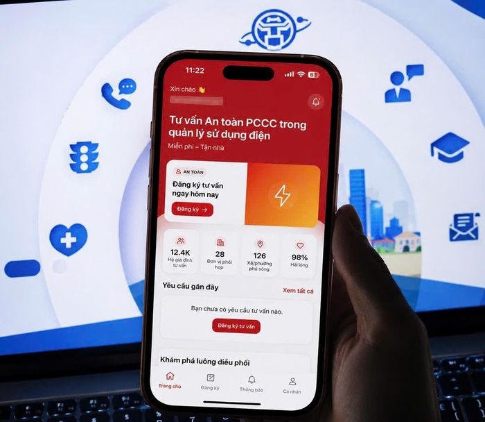 Mini app An toàn điện và PCCC trên iHanoi hỗ trợ người dân tự đánh giá nguy cơ mất an toàn điện và tiếp cận kiến thức phòng cháy, chữa cháy. Ảnh: Lê Duy.