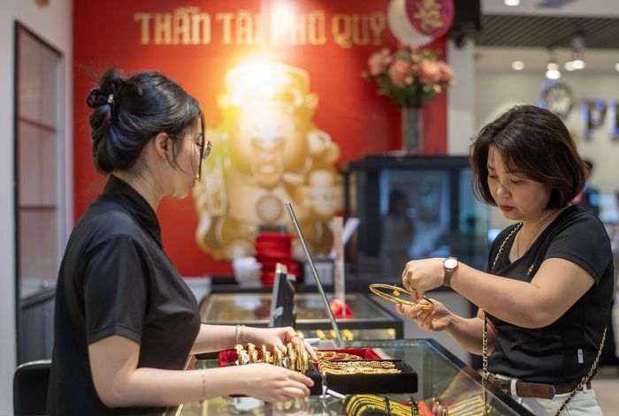 Giá vàng trong nước bất ngờ "đứng yên" trong phiên giao dịch ngày 21/7. Ảnh: Việt Linh.
