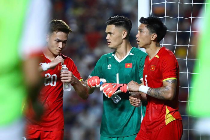 Lê Giang Patrik giữ sạch lưới trong trận ra mắt tuyển Việt Nam, thắng tuyển Myanmar 4-0 tại Thái Nguyên tối 18/7. Ảnh: Minh Chiến.