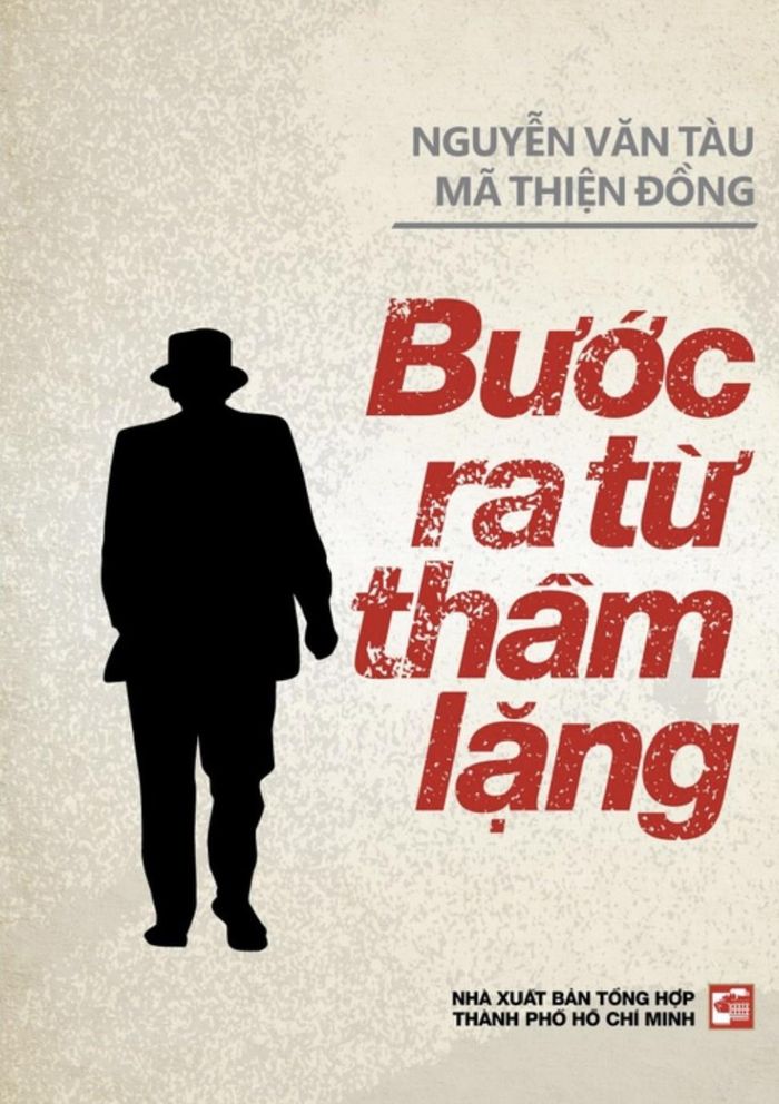 Tác phẩm Bước ra từ thầm lặng do Đại tá tình báo Nguyễn Văn Tàu cùng thực hiện với nhà văn Mã Thiện Đồng. Ảnh: NXB Tổng hợp TP.HCM.