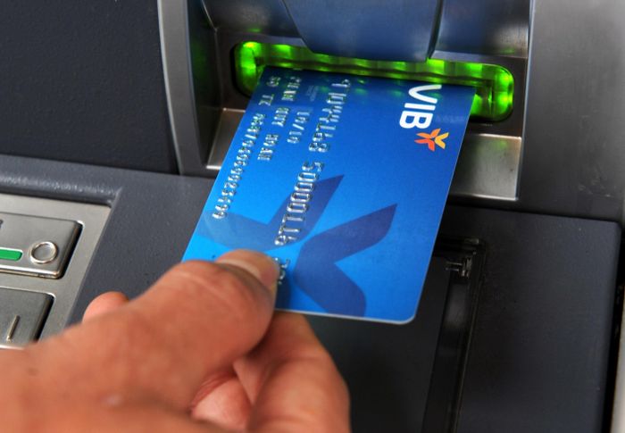VIB tăng hàng loạt phí dịch vụ tài khoản thanh toán, đáng chú ý là phí đối với tài khoản không hoạt động từ 12 tháng và phí đóng tài khoản mở chưa đủ một năm. Ảnh: VIB.