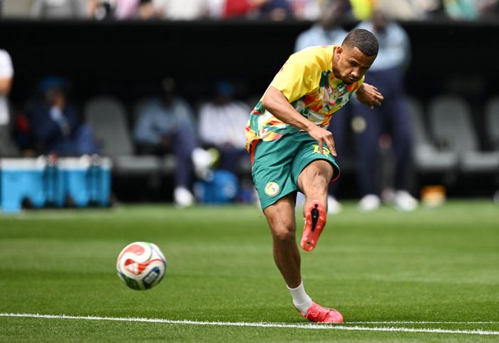 Iliman Ndiaye nằm trong tầm ngắm của Manchester United.