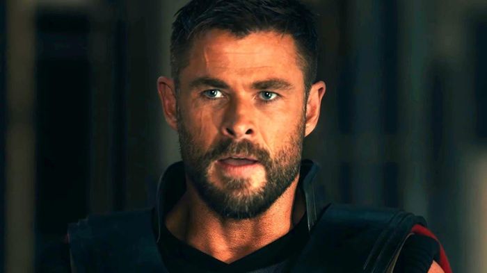 Thor (Chris Hemsworth thủ vai) đối đầu trực diện Dr. Doom. Ảnh: Marvel.