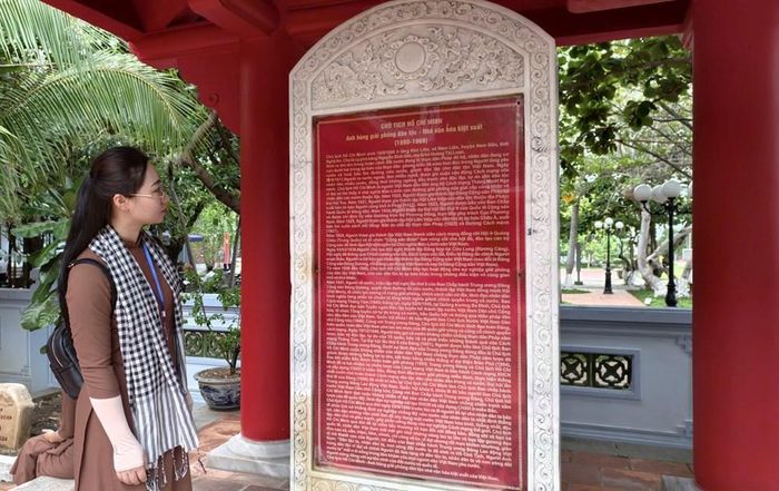 Nhà tưởng niệm Chủ tịch Hồ Chí Minh là địa chỉ đỏ trong giáo dục truyền thống yêu nước, nơi sáng mãi ngọn lửa cách mạng