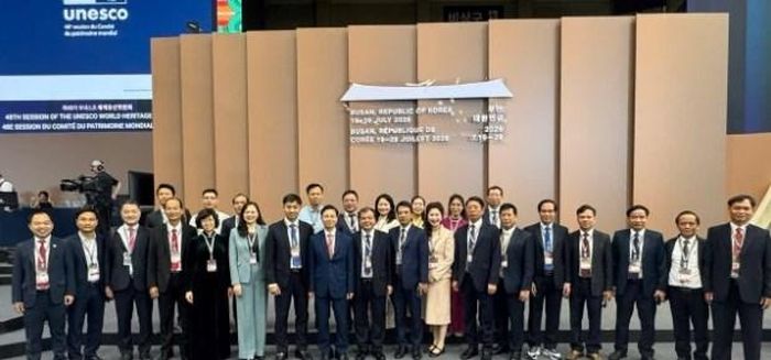 Đoàn công tác chụp hình lưu niệm cùng các đại biểu đến từ các quốc gia thành viên. Ảnh: H.P