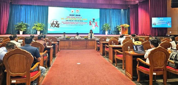 Toàn cảnh buổi họp báo