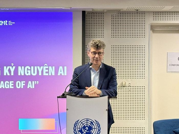 Trưởng Đại diện UNESCO tại Việt Nam Jonathan Baker phát biểu khai mạc tọa đàm