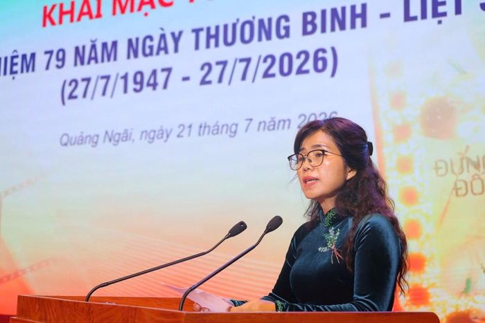 Giám đốc Sở VHTTDL tỉnh Quảng Ngãi Phạm Thị Trung phát biểu tri ân và khai mạc Tuần phim