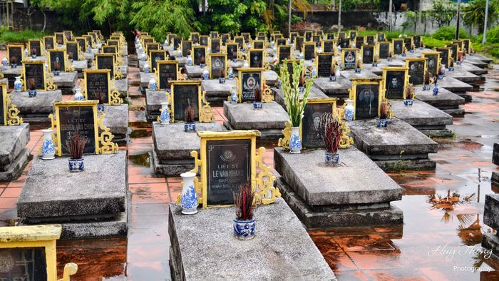 Trong rất nhiều những ngôi mộ liệt sĩ ở Nghĩa trang Liệt sĩ xã Hải Thịnh có không ít là những "mộ gió"
