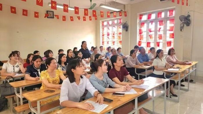 Giờ học tiếng Anh của giáo viên Trường trung học cơ sở Lê Quý Đôn (tỉnh Tuyên Quang).