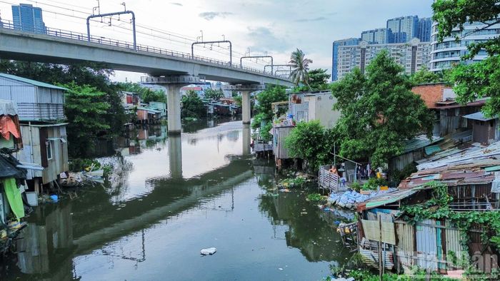Theo người dân, tình trạng ngập úng, ô nhiễm nhiều năm qua gây nhiều khó khăn trong sinh hoạt. Người dân mong dự án sớm hoàn thành để có môi trường sống xanh, sạch, đẹp.