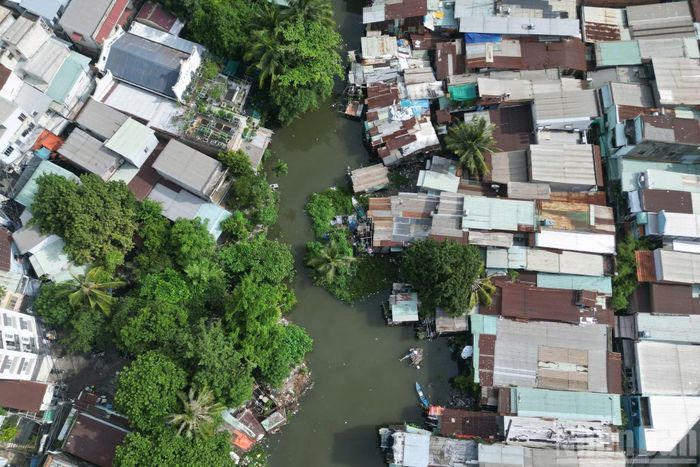 Đối với dự án Thành phần 2, Ban Hạ tầng đang phối hợp Ban Quản lý dự án đầu tư xây dựng phường Thạnh Mỹ Tây và Ủy ban nhân dân phường thực hiện công tác đo đạc, kiểm đếm và triển khai các thủ tục tiếp theo trong công tác bồi thường giải phóng mặt bằng nhằm bảo đảm tiến độ bàn giao mặt bằng để thi công công trình.