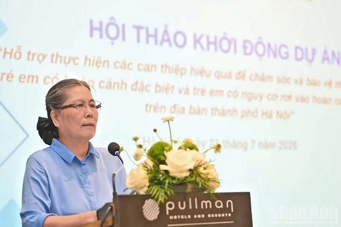 Chủ tịch Hội Bảo vệ quyền lợi trẻ em Việt Nam Nguyễn Thị Thanh Hòa phát biểu khai mạc hội thảo.
