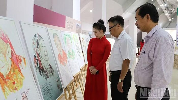 Trưng bày chuyên đề “Những kỷ vật đi cùng năm tháng và hành trình tri ân” diễn ra từ ngày 21/7 đến ngày 15/8/2026.