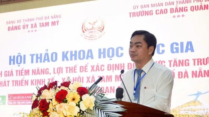 Bí thư Đảng ủy xã Tam Mỹ Bùi Văn Hoàng phát biểu tại hội thảo.