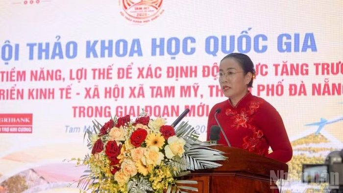 Phó Chủ tịch Ủy ban nhân dân thành phố Đà Nẵng Nguyễn Thị Anh Thi phát biểu tại hội thảo.