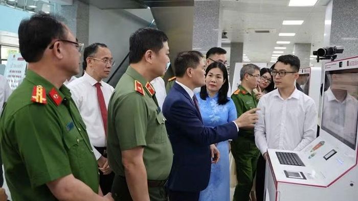 Mô hình Kiosk thông minh đã được triển khai tại Trung tâm phục vụ hành chính công tỉnh Quảng Ninh.