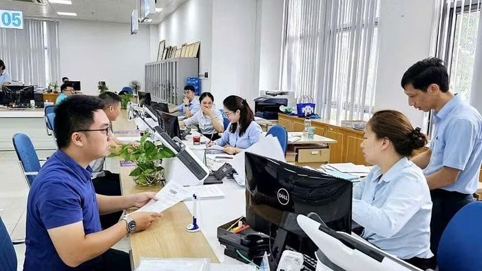 Giải quyết thủ tục hành chính tại Trung tâm phục vụ hành chính công tỉnh Quảng Ninh.