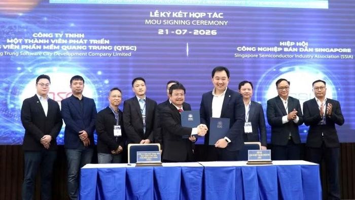 Lễ ký kết Biên bản ghi nhớ hợp tác (MOU) giữa QTSC và Hiệp hội Công nghiệp Bán dẫn Singapore (SSIA).