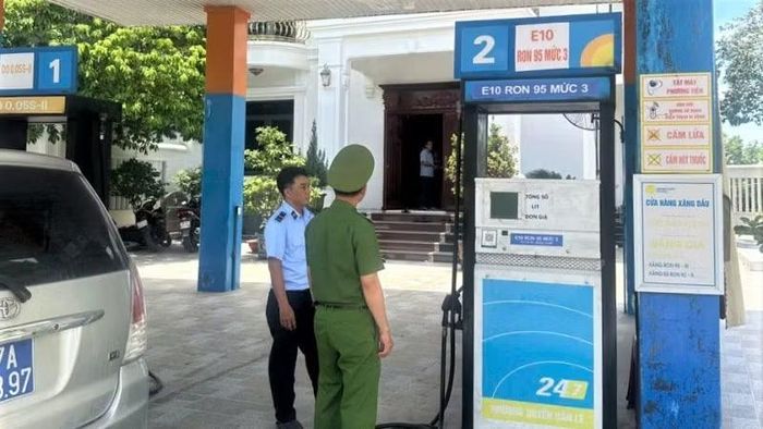 Cửa hàng xăng dầu Thanh Bình (thuộc Doanh nghiệp tư nhân xăng dầu Thanh Bình), có địa chỉ tại xóm Đông Hà, xã Đức Châu, tỉnh Nghệ An.