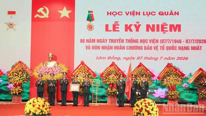 Học viện Lục quân long trọng tổ chức Lễ kỷ niệm 80 năm Ngày truyền thống (7/7/1946-7/7/2026) và đón nhận Huân chương Bảo vệ Tổ quốc hạng Nhất do Chủ tịch nước tặng thưởng.