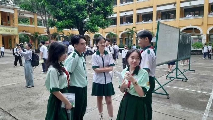Thí sinh tham gia kỳ thi tuyển sinh lớp 10 công lập năm học 2026-2027 tại Thành phố Hồ Chí Minh.