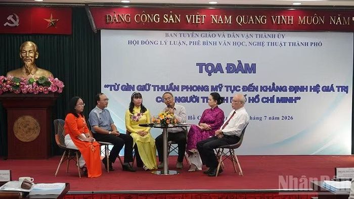 Các đại biểu trao đổi tại phiên thứ hai của tọa đàm.