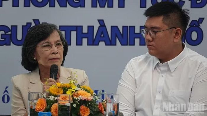 Đồng chí Phạm Phương Thảo phát biểu tại buổi tọa đàm.