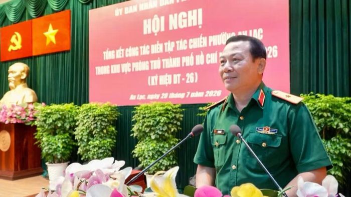 Thiếu tướng Vũ Văn Điền, Tư lệnh Bộ Tư lệnh Thành phố Hồ Chí Minh, Phó Trưởng Ban Chỉ đạo diễn tập thành phố phát biểu chỉ đạo.