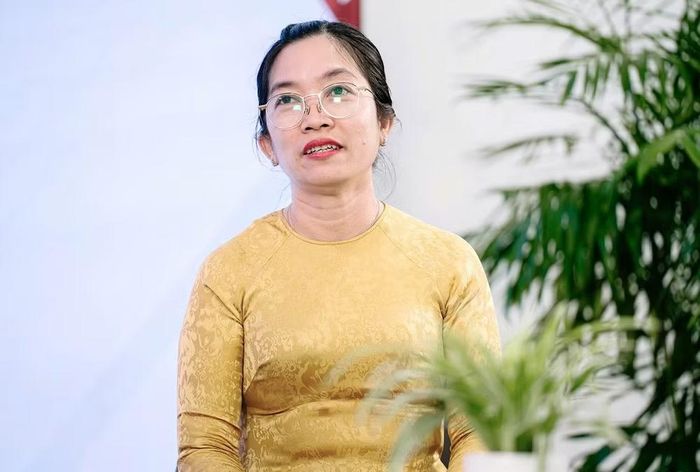 Cô Trần Thị Hồng Thủy, Hiệu trưởng Trường trung học cơ sở-trung học phổ thông Trần Đại Nghĩa. (Ảnh: nhân vật cung cấp)
