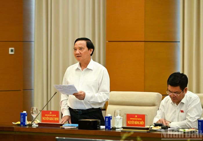Phó Chủ tịch Quốc hội Nguyễn Khắc Định phát biểu tại hội nghị. (Ảnh: DUY LINH)