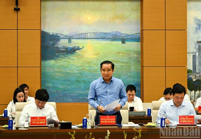 Chủ tịch Ủy ban nhân dân Thành phố Hồ Chí Minh Nguyễn Văn Được trình bày báo cáo tại hội nghị. (Ảnh: DUY LINH)