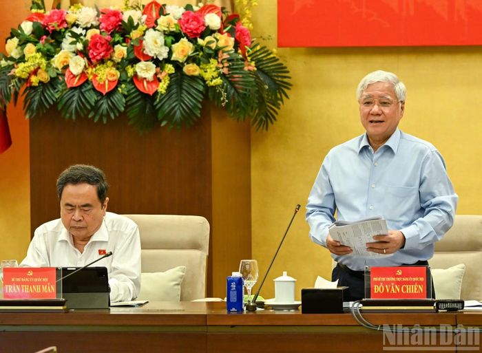 Phó Chủ tịch Thường trực Quốc hội Đỗ Văn Chiến điều hành hội nghị. (Ảnh: DUY LINH)