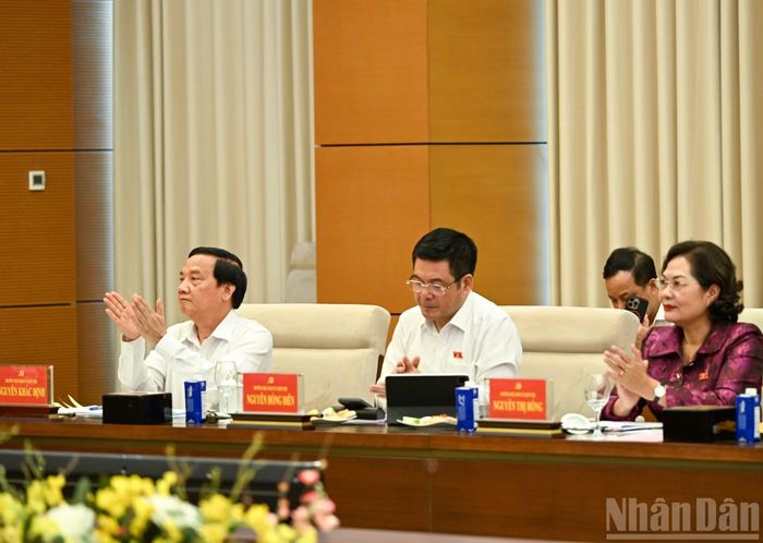 Các đồng chí Phó Chủ tịch Quốc hội dự hội nghị. (Ảnh: DUY LINH)