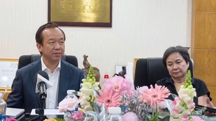 Ban lãnh đạo Công ty cổ phần Vàng bạc đá quý Phú Nhuận tại buổi gặp mặt báo chí ngày 21/7 tại Thành phố Hồ Chí Minh. (Ảnh: TÙNG ANH)