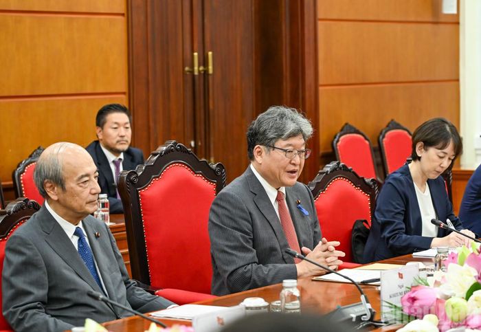 Quyền Tổng Thư ký Đảng Dân chủ Tự do Nhật Bản (LDP) Hagiuda Koichi phát biểu tại hội đàm. (Ảnh: DUY LINH)