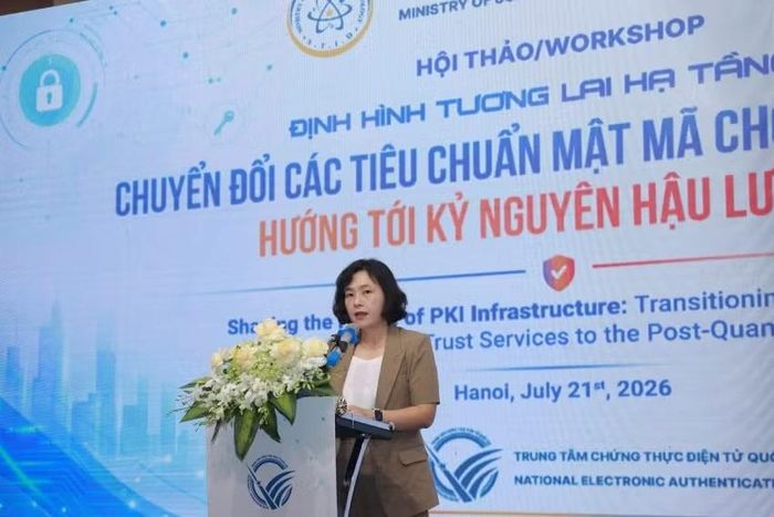 Bà Tô Thị Thu Hương, Giám đốc Trung tâm Chứng thực điện tử quốc gia, Bộ Khoa học và Công nghệ phát biểu tại hội thảo.