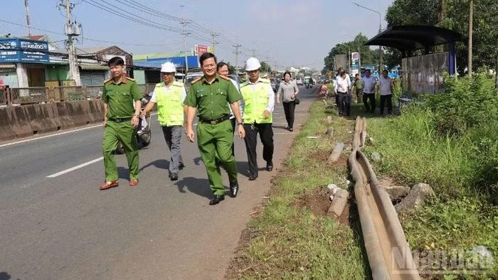Lãnh đạo Công an thành phố Đồng Nai có mặt tại hiện trường chỉ đạo khắc phục hậu quả vụ tai nạn và điều tra, làm rõ nguyên nhân.