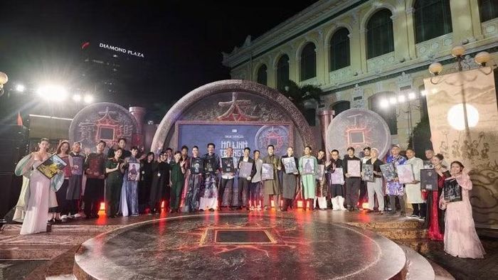 Đoàn làm phim "Hộ linh tráng sĩ - Bí ẩn mộ Vua Đinh” tại showcase ra mắt hồi tháng 4 tại Thành phố Hồ Chí Minh. (Ảnh: BHD cung cấp)