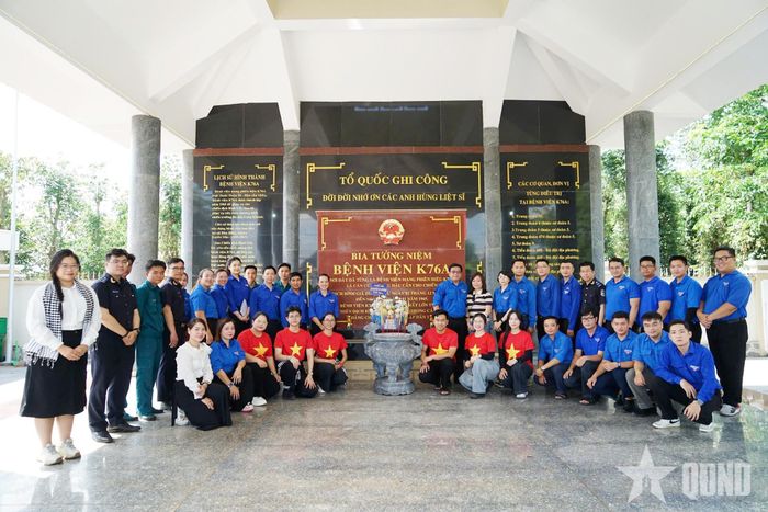Tuổi trẻ TP Hồ Chí Minh viếng Bia tưởng niệm Bệnh viện K76A.