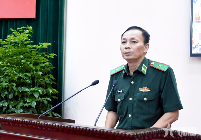 Thiếu tướng Hoàng Hữu Chiến, Phó tư lệnh, Tham mưu trưởng Bộ đội Biên phòng phát biểu tại hội nghị.