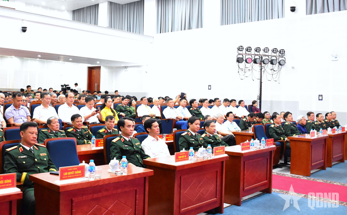 Các đại biểu dự lễ kỷ niệm.