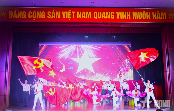 Chương trình nghệ thuật chào mừng lễ kỷ niệm.