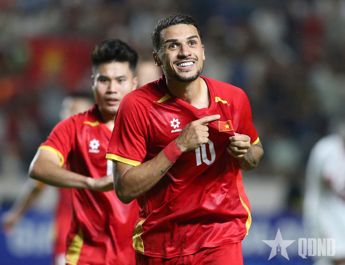 Đỗ Hoàng Hên mừng bàn thắng trong trận đội tuyển Việt Nam đánh bại Myanmar 4-0. Ảnh: VIỆT AN