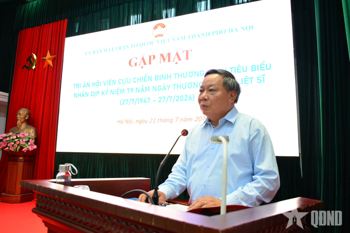Đồng chí Nguyễn Văn Phong, Phó bí thư Thành ủy Hà Nội phát biểu tại buổi gặp mặt.