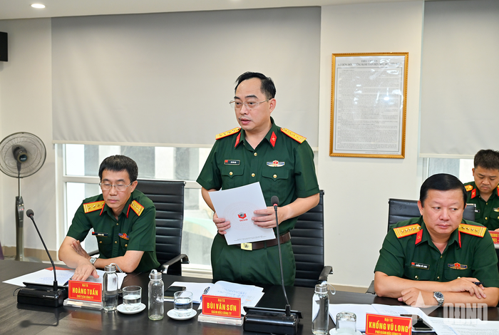 Đại tá Bùi Văn Sơn phát biểu tại hội nghị.