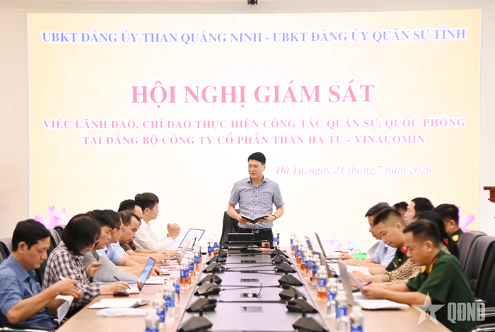 Đồng chí Hoàng Trọng Hiệp, Trưởng đoàn giám sát, phát biểu tại hội nghị giám sát đối với Đảng ủy Công ty Cổ phần Than Hà Tu - Vinacomin.