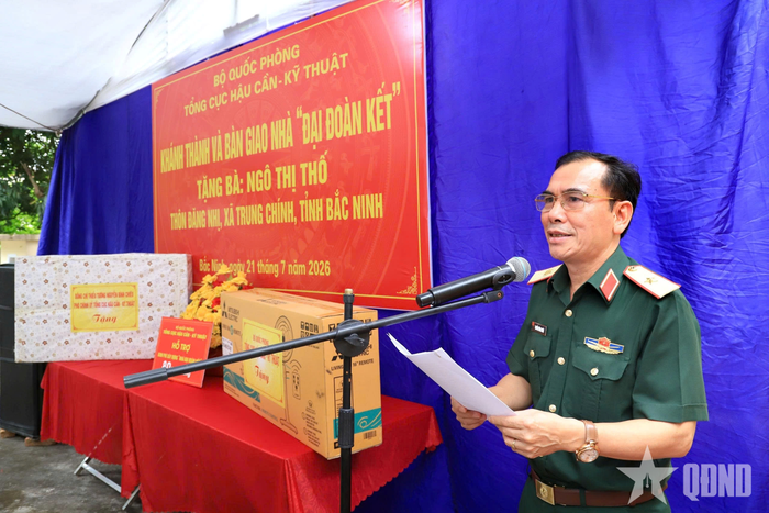 Thiếu tướng Nguyễn Đình Chiêu phát biểu tại buổi bàn giao.
