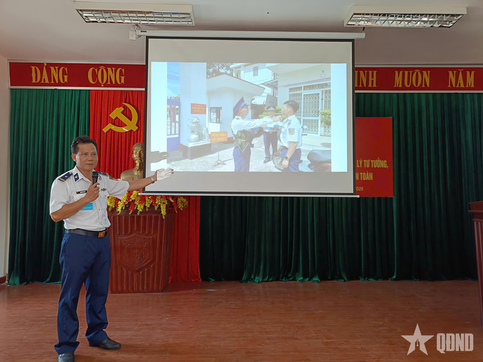 Thí sinh thực hành phần thi xử lý tình huống trong hội thao.